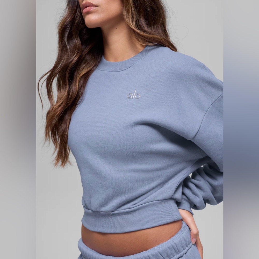 ALO Yoga Winter Frost Accolade Sweatshirt